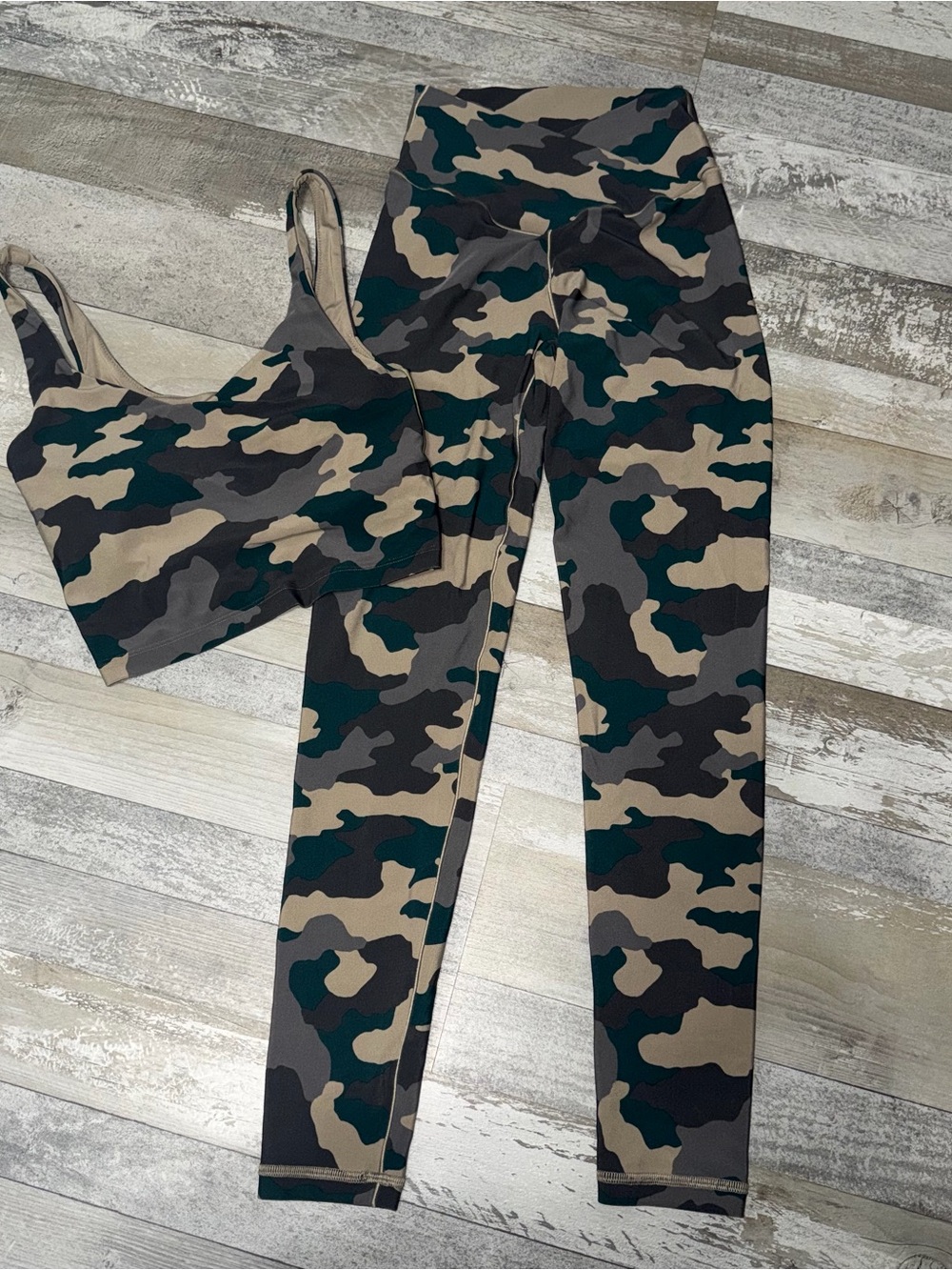 Offline by Aerie Real Me Recharge Sports Bra & Leggings Set Camo Size S - Picture 1 of 6